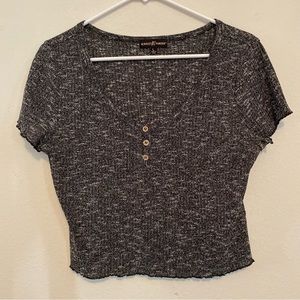 Black, gray, white crop with bottoms. Size Large.